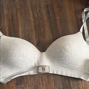 Victoria's Secret Gray Wireless Light T-Shirt Bra